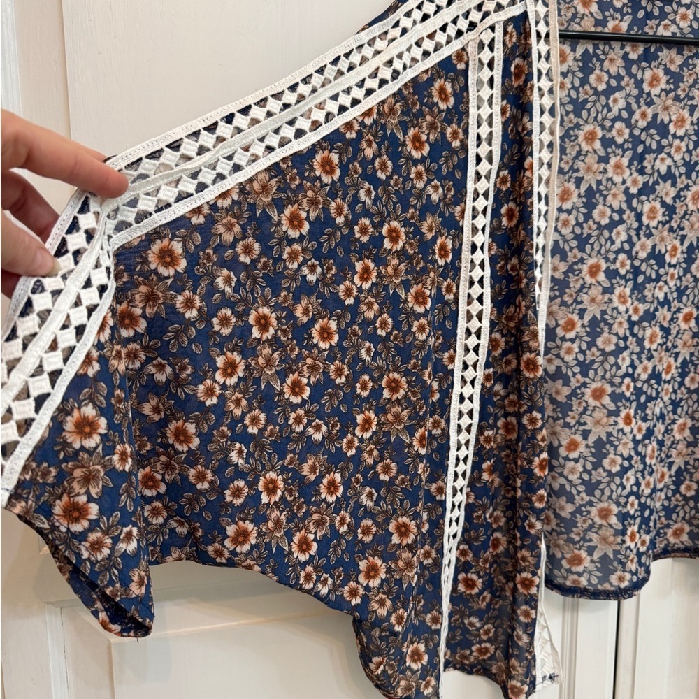 Floral Cottagecore Blue and White Open Cardigan with Lace Size M. - Picture 3 of 5